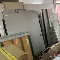 Lote 003 - Lote de accesorios para estación de trabajo y artículos diversos