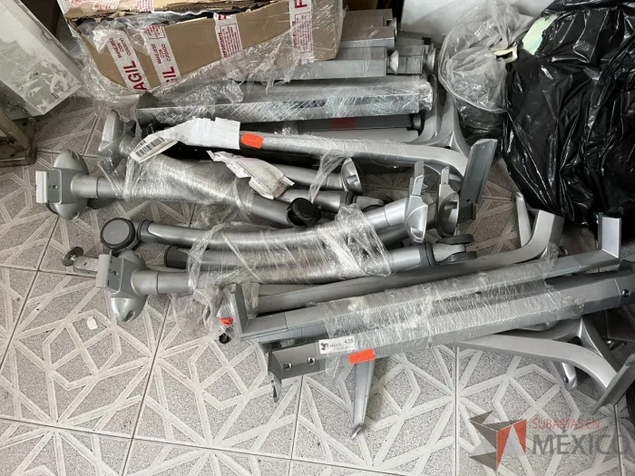 Lote 003 - Lote de accesorios para estación de trabajo y artículos diversos - Imagen 6