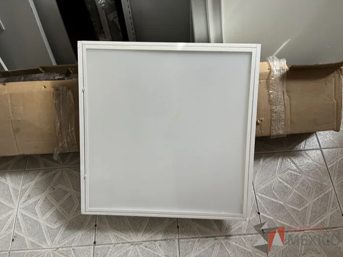 Lote 003 - Lote de accesorios para estación de trabajo y artículos diversos - Imagen 2