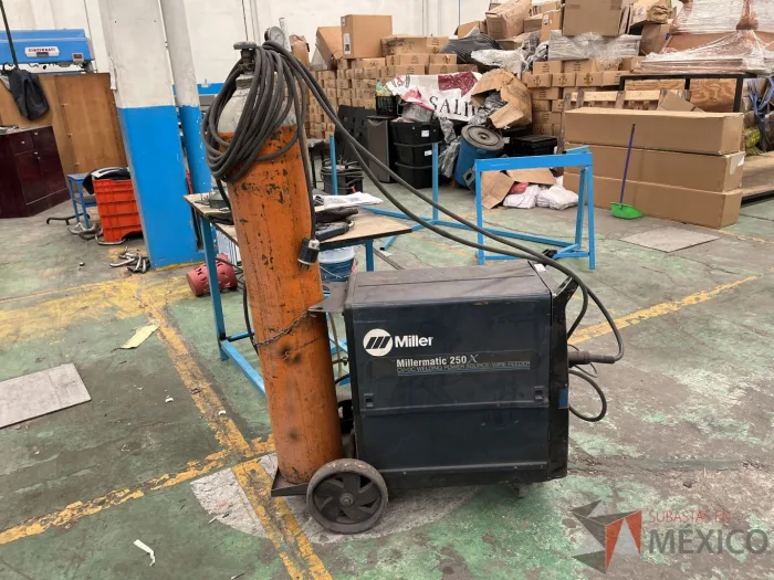Lote 051 - Micro Alambre MILLER, Modelo: MILERMATIC 250X  - Imagen 19
