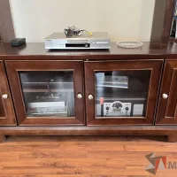 Lote 002 - Mueble para TV en 4 piezas con 8 puertas, 2 entrepaños y repisa superior - Imagen 3