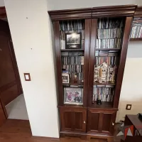 Lote 002 - Mueble para TV en 4 piezas con 8 puertas, 2 entrepaños y repisa superior - Imagen 7
