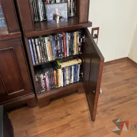 Lote 002 - Mueble para TV en 4 piezas con 8 puertas, 2 entrepaños y repisa superior - Imagen 9