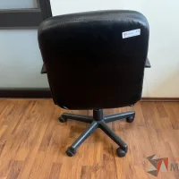 Lote 007 - Silla operativa con ruedas, descansabrazo, asiento y respaldo color negro - Imagen 5
