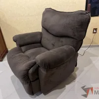 Lote 021 - Sillón eléctrico reclinable con asiento y respaldo en tela color café - Imagen 6