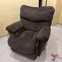 Lote 021 - Sillón eléctrico reclinable con asiento y respaldo en tela color café - Imagen 7