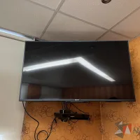 Lote 025 - Pantalla de 49 Pulgadas empotrada con base SONY, Modelo: XBR49X850B 4K Ultra HD 120Hz 3D LED TV