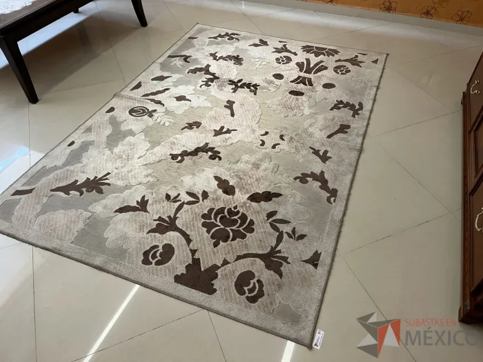 Lote 027 - Alfombra