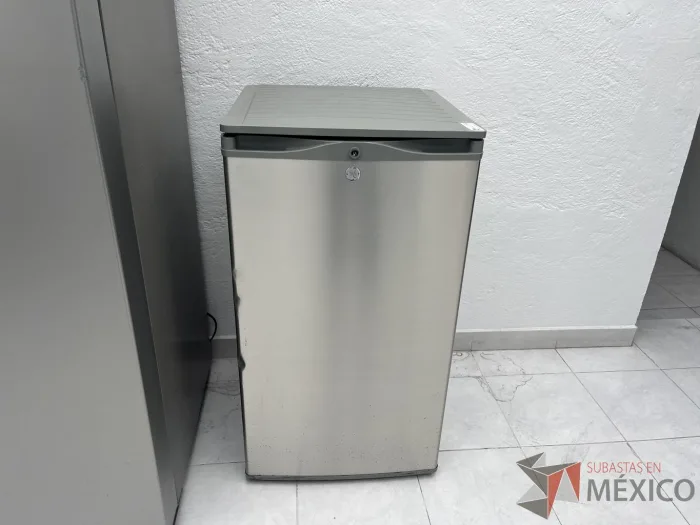 Lote 030 - Frigobar General Electric, Modelo: TA04Y07