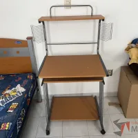 Lote 034 - Mueble para computadora