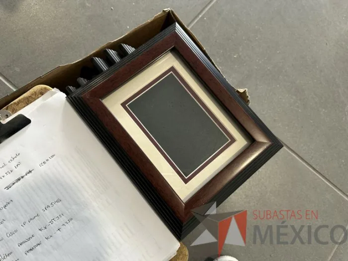 Lote 025 - 5 Marcos de madera 21 cm x 26 cm - Imagen 2