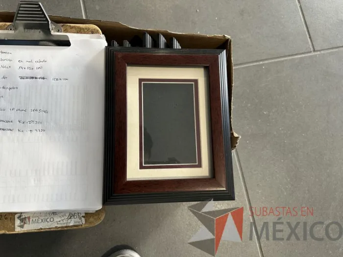 Lote 025 - 5 Marcos de madera 21 cm x 26 cm - Imagen 3