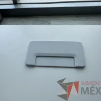 Lote 031 - Escritorio en escuadra con archivero de pedestal con 3 cajones y con orificios para cable - Imagen 9