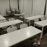 Lote 020 - Estación de trabajo para 1 persona con base metálica y cubierta color blanco - Imagen 5
