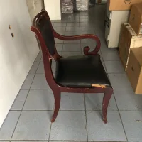 Lote 074 - Silla fija, asiento y respaldo en piel - Imagen 6