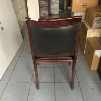 Lote 074 - Silla fija, asiento y respaldo en piel - Imagen 5