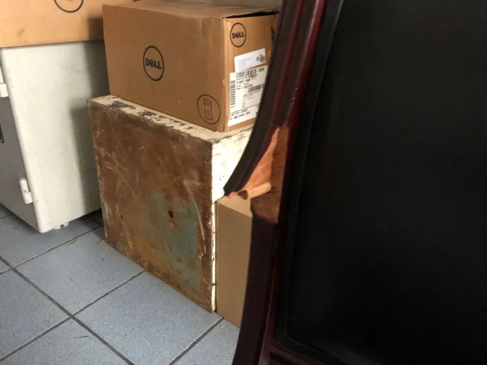 Lote 074 - Silla fija, asiento y respaldo en piel - Imagen 2