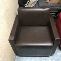 Lote 095 - Sillón de 1 plaza en piel color café - Imagen 4
