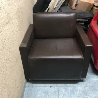 Lote 095 - Sillón de 1 plaza en piel color café
