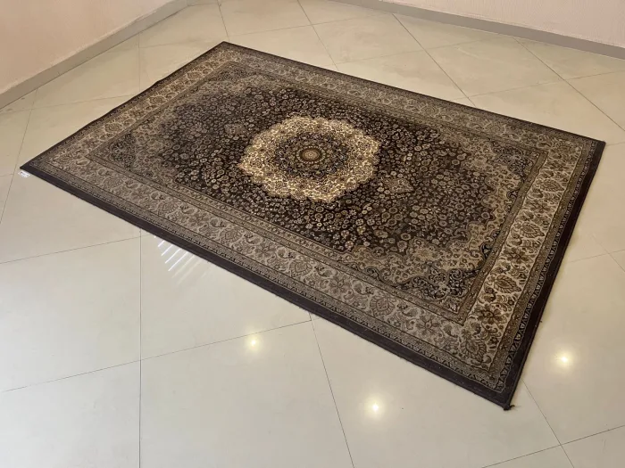 Lote 014 - Alfombra