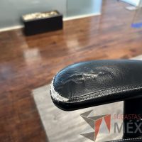 Lote 001 - 2 Sillas ejecutivas con ruedas, descansabrazos, respaldo en malla y asiento - Imagen 15