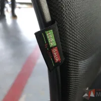Lote 006 - Silla operativa con asiento en tela y respaldo en malla color negro - Imagen 6