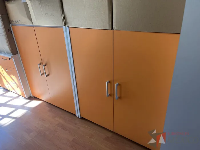 Lote 006 - Gabinete con 2 puertas color naranja - Imagen 2