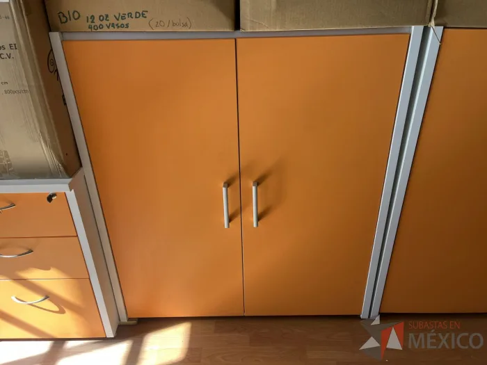 Lote 006 - Gabinete con 2 puertas color naranja - Imagen 6