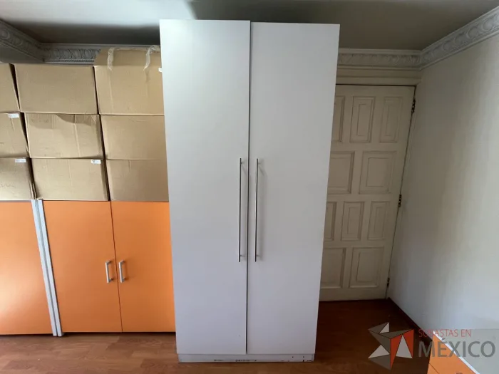 Lote 008 - Gabinete Alto con 2 puertas