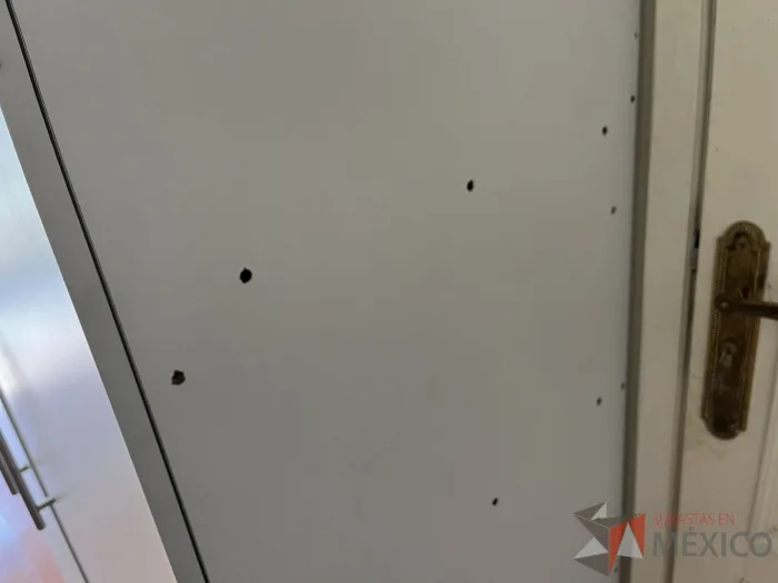 Lote 008 - Gabinete Alto con 2 puertas - Imagen 13