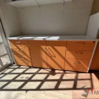 Lote 007 - Gabinete con 2 puertas y 6 cajones - Imagen 5