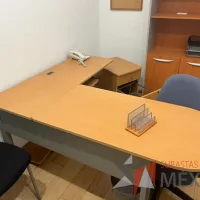 Lote 003 - Escritorio en escuadra con archivero de 2 cajones
