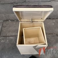 Lote 014 - Bote de basura metálico con pedal y cojín - Imagen 6
