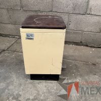Lote 014 - Bote de basura metálico con pedal y cojín - Imagen 3