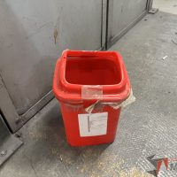 Lote 004 - 220 Botes de basura de diferentes modelos y medidas (Plástico, Metálico y Acrílico) - Imagen 8