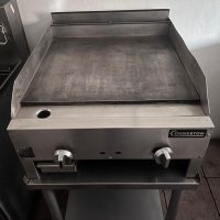 Lote 009 - Plancha con base 24" Connerton, Modelo: CG84M