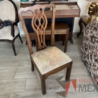 Lote 002 - 8 Sillas de caoba para comedor en Caoba talladas a mano, estilo Chipndale pata recta, color abedul. Diseños exclusivos tallados a mano - Imagen 4