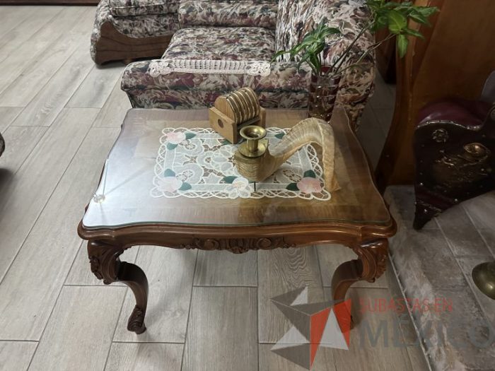 Lote 008 - 2 Mesas laterales de madera con cubierta de vidrio - Imagen 3