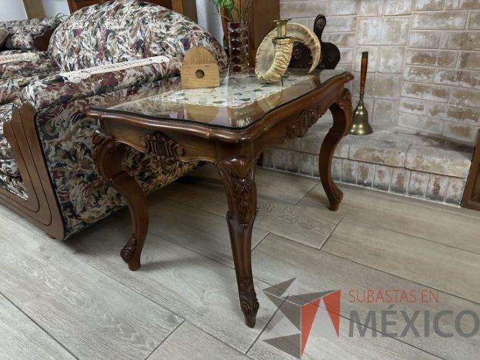 Lote 008 - 2 Mesas laterales de madera con cubierta de vidrio - Imagen 5