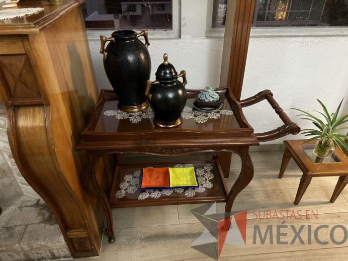 Lote 010 - Carrito de servicio de madera con 1 entrepaño - Imagen 2