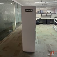 Lote 004 - Gabinete blanco con 20 puertas - Imagen 5