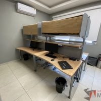 Lote 001 - Estación de trabajo para 4 personas con un gabinete superior y entrepaño - Imagen 11
