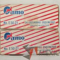 Lote 019 - Lote de 5 cajas con 24 pzas de esquineros metálicos para muebles
