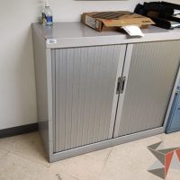 Lote 020 - Gabinete con 2 puertas corredizas - Imagen 3