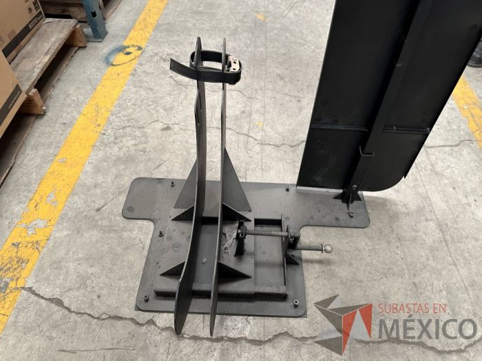 Lote 033 - 10 Exhibidores para bicicletas o motocicletas con soporte - Imagen 4