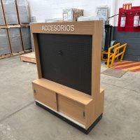 Lote 056 - Exhibidor de dos caras con gabinete de 2 puertas corredizas con chapa - Imagen 8