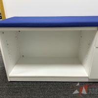 Lote 004 - Credenza con 2 cajones y 1 espacio para guarda - Imagen 2