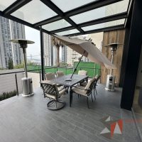 Lote 002 - Comedor para terraza con sombrilla - Imagen 4