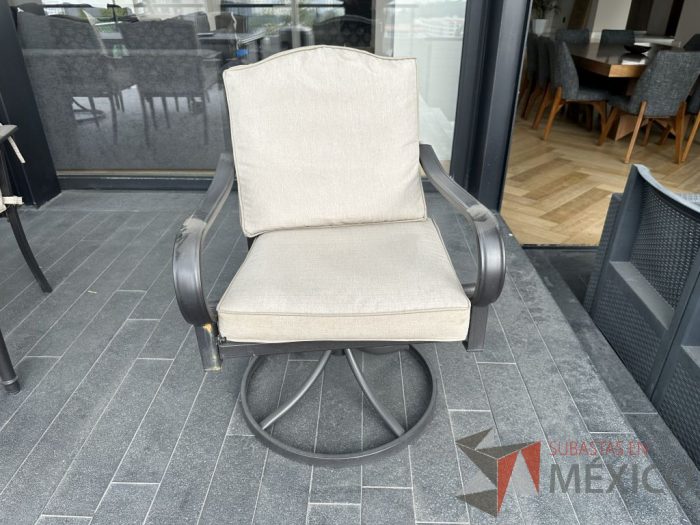 Lote 002 - Comedor para terraza con sombrilla - Imagen 5
