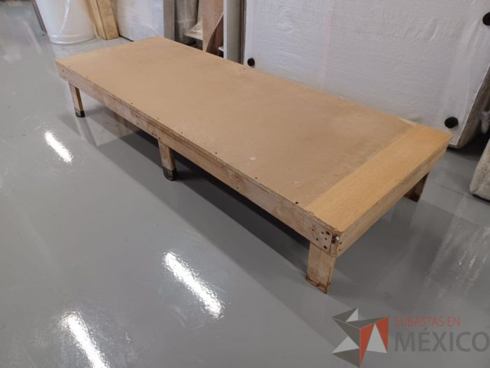 Lote 010 - 2 Bases de madera - Imagen 8